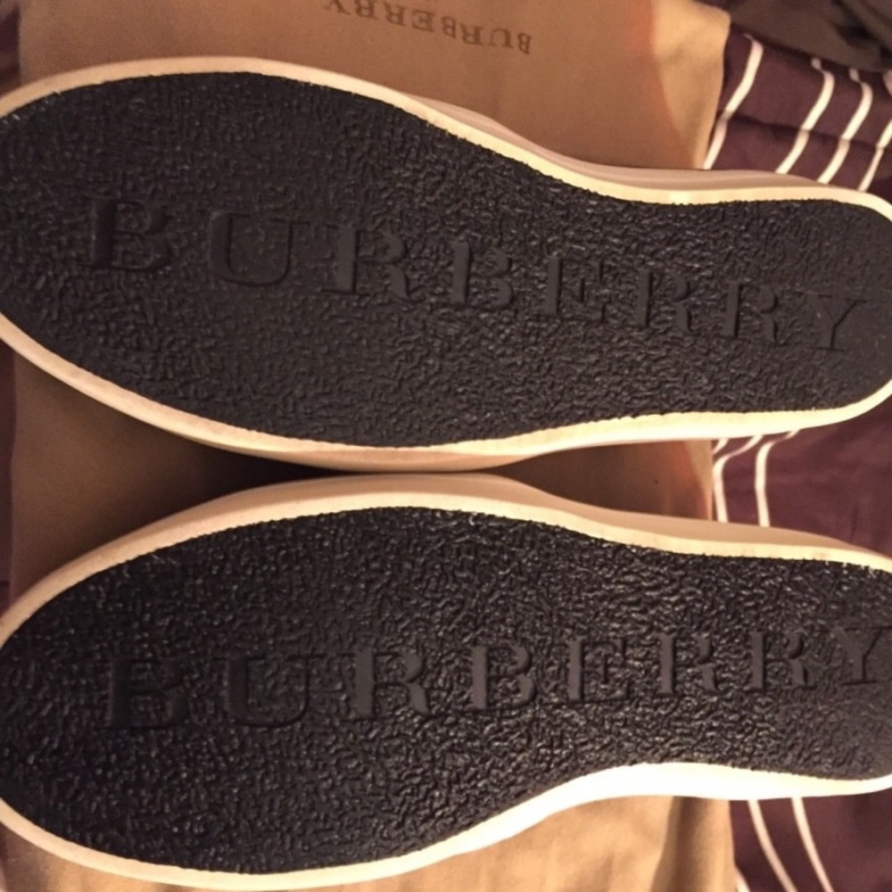 Burberry slip on shoes - Picture 7 of 8